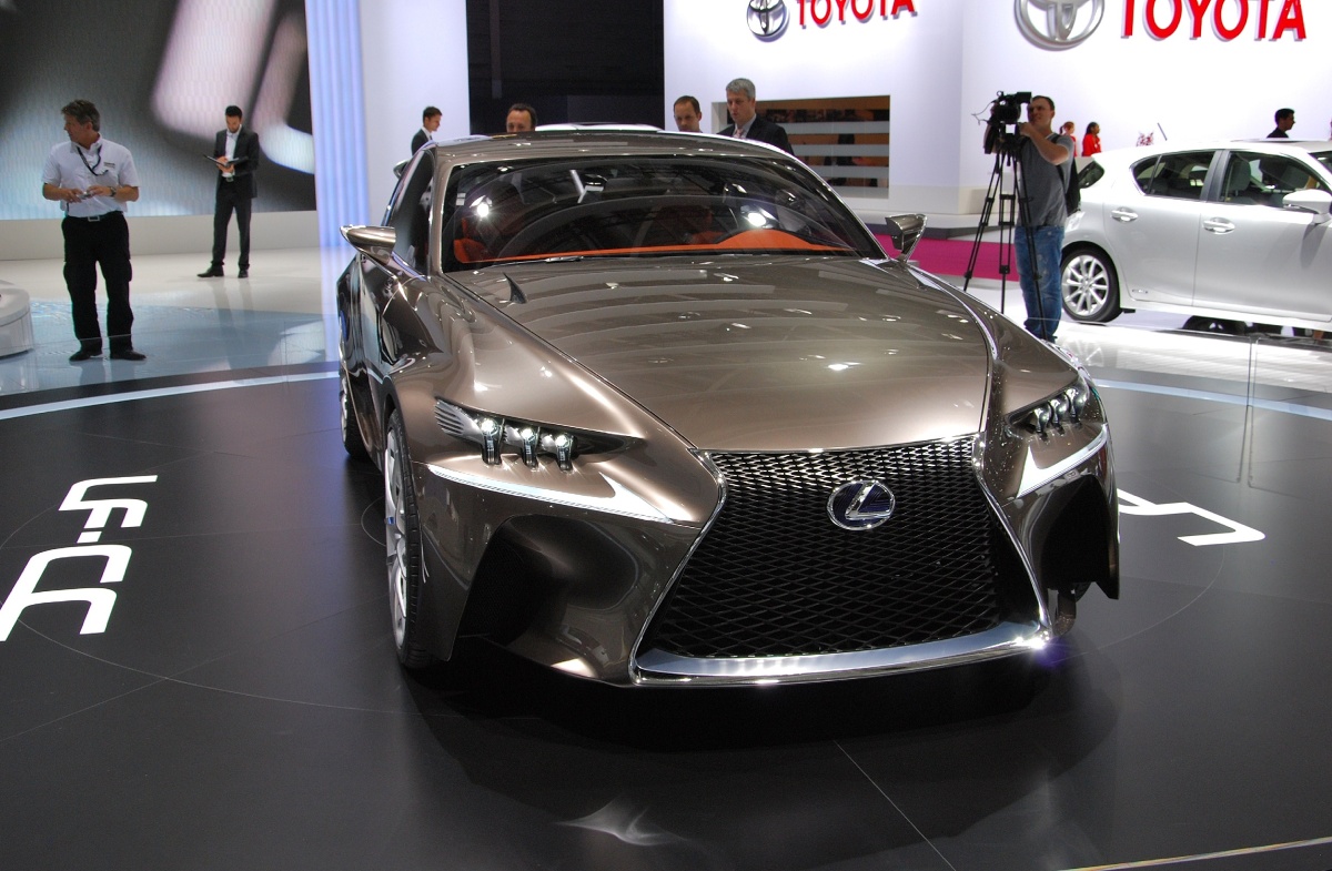 Лексус официально. Лексус седан Модельный ряд 2020. Lexus Модельный ряд 2017. Lexus Модельный ряд 2021. Lexus линейка моделей.