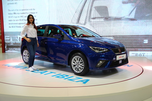 Seat Ibiza
Początkowo samochód można kupić tylko z dwoma silnikami benzynowymi 1.0 MPI oraz 1.0 TSI. W późniejszym terminie pojawią się kolejne wersje silnikowe.
Fot. Seat Seat Ibiza
Początkowo samochód można kupić tylko z dwoma silnikami benzynowymi 1.0 MPI oraz 1.0 TSI. W późniejszym terminie pojawią się kolejne wersje silnikowe.
Fot. Seat