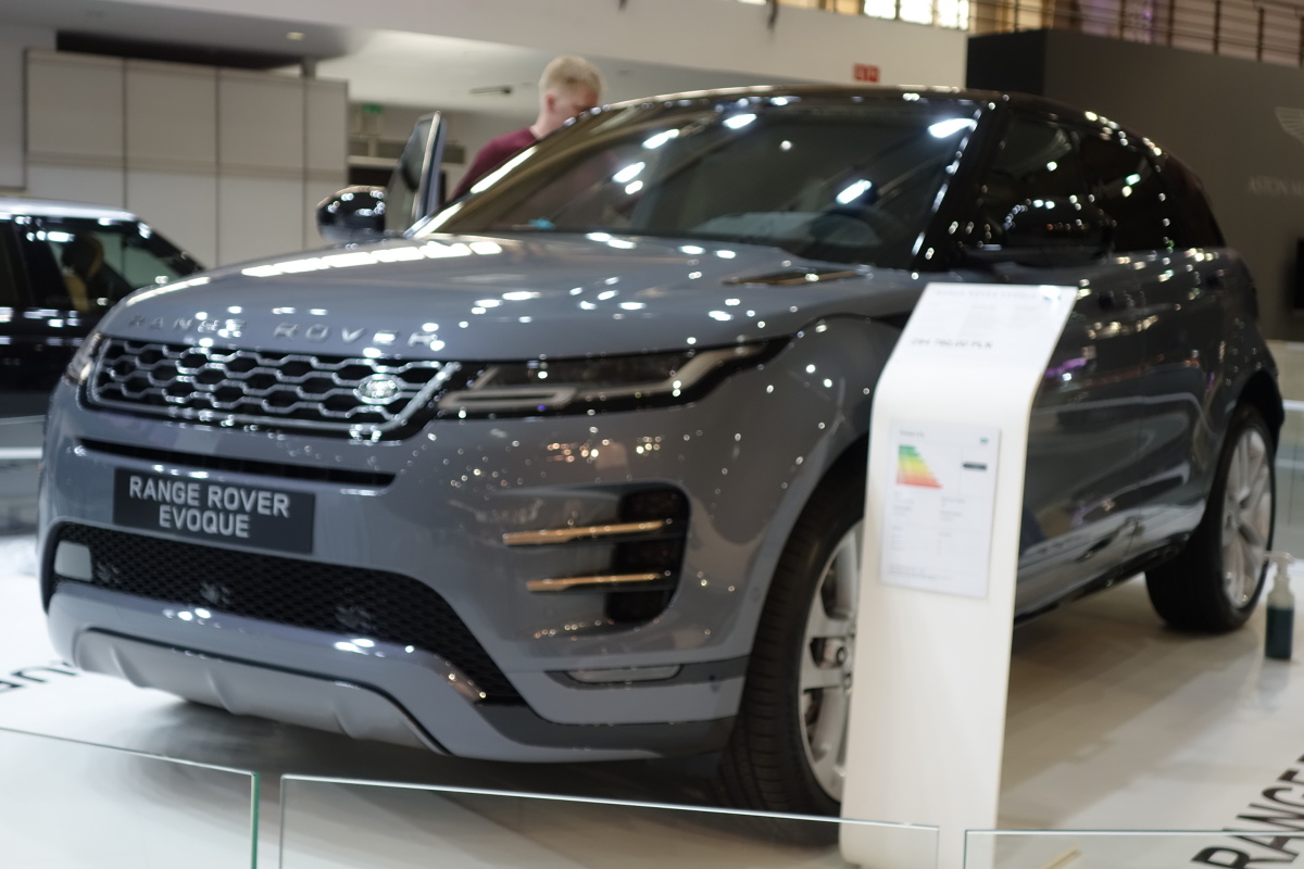 Na pierwszy rzut oka nowy Range Rover Evoque wygląda niemal identycznie jak poprzednik. To jednak tylko pozory.
Fot Ryszard M. Perczak Na pierwszy rzut oka nowy Range Rover Evoque wygląda niemal identycznie jak poprzednik. To jednak tylko pozory.
Fot Ryszard M. Perczak