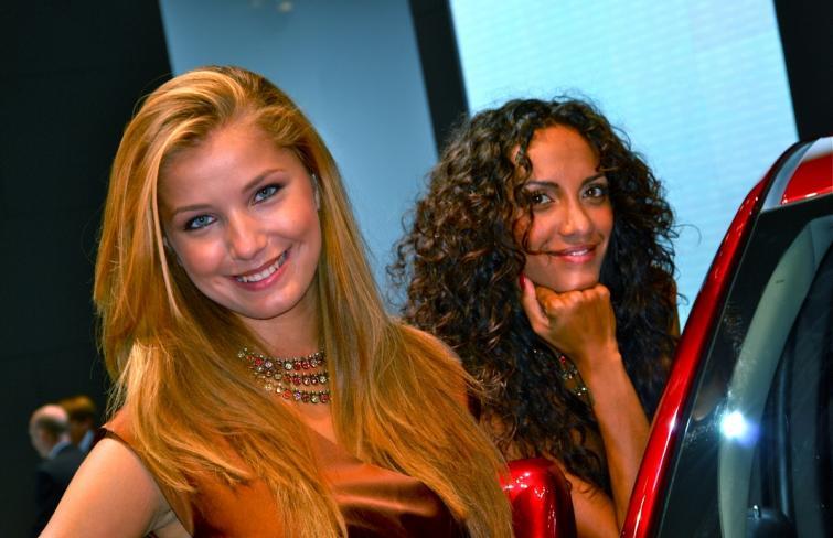 Piękne hostessy na salonie we Frankfurcie - zobacz zdjęcia Piękne hostessy na salonie we Frankfurcie - zobacz zdjęcia