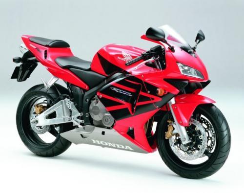 Fot. Honda: Honda CBR 600 RR to motocykl klasy Supersport za 48 900 zł. Moc silnika 117 KM, prędkość 262 km/h. Fot. Honda: Honda CBR 600 RR to motocykl klasy Supersport za 48 900 zł. Moc silnika 117 KM, prędkość 262 km/h.