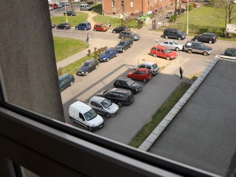 Bydgoszcz. Pod ośrodkiem medycyny pracy nie ma gdzie parkować Bydgoszcz. Pod ośrodkiem medycyny pracy nie ma gdzie parkować
