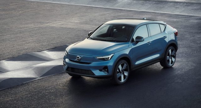Volvo C40
Volvo Cars dąży do osiągnięcia zerowej emisji dwutlenku węgla. Nowy model C40 to kolejny, konkretny etap, by do tego celu się zbliżyć. Jakie inne cechy poza zerową emisyjnością ma ta nowość?
Fot. Volvo Volvo C40
Volvo Cars dąży do osiągnięcia zerowej emisji dwutlenku węgla. Nowy model C40 to kolejny, konkretny etap, by do tego celu się zbliżyć. Jakie inne cechy poza zerową emisyjnością ma ta nowość?
Fot. Volvo