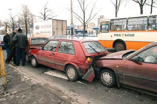 Fot. Paweł Łacheta: Kolizja to początek kłopotów. Teraz trzeba się udać do ubezpieczyciela, wypełnić formularze i oczekiwać na wypłatę odszkodowania. By uniknąć niespodzianek, warto przed zawarciem umowy autocasco z firmą ubezpieczeniową przeczytać treść Fot. Paweł Łacheta: Kolizja to początek kłopotów. Teraz trzeba się udać do ubezpieczyciela, wypełnić formularze i oczekiwać na wypłatę odszkodowania. By uniknąć niespodzianek, warto przed zawarciem umowy autocasco z firmą ubezpieczeniową przeczytać treść