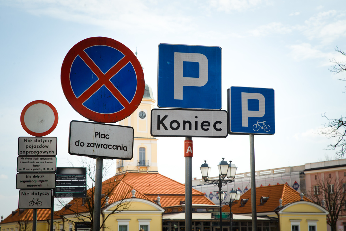 projekt rozporządzenia, który opublikowano na stronach Rządowego Centrum Legislacji doprecyzowujące przepisy drogowe. Chodzi o oznakowanie dróg.
Fot. Wojciech Wojtkielewicz projekt rozporządzenia, który opublikowano na stronach Rządowego Centrum Legislacji doprecyzowujące przepisy drogowe. Chodzi o oznakowanie dróg.
Fot. Wojciech Wojtkielewicz