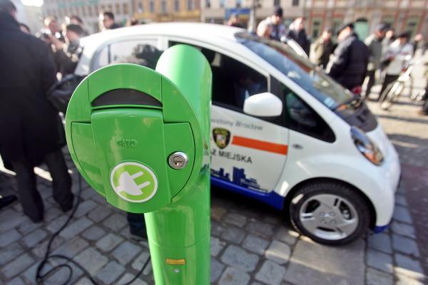 Niemcy słabnie popyt na auta elektryczne