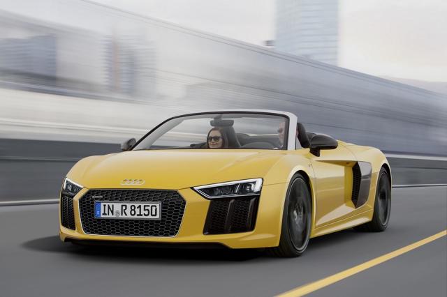 Audi R8 Spyder V10
540 KM, od 0 do 100 km/h w 3,6 sekundy, prędkość maksymalna 318 km/h. Tak najkrócej można opisać nowe Audi R8 Spyder z wolnossącym silnikiem V10.
Fot. Audi Audi R8 Spyder V10
540 KM, od 0 do 100 km/h w 3,6 sekundy, prędkość maksymalna 318 km/h. Tak najkrócej można opisać nowe Audi R8 Spyder z wolnossącym silnikiem V10.
Fot. Audi