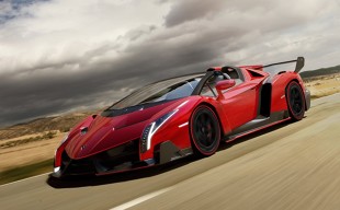 3. Lamborghini Veneno Roadster

Cena: 3 900 000 euro

Silnik: 6.5 V12, 750 KM

Prędkość maksymalna: 355 km/h

Przyspieszenie 0-100 km/h: 2,9 s

Fot. Lamborgini 