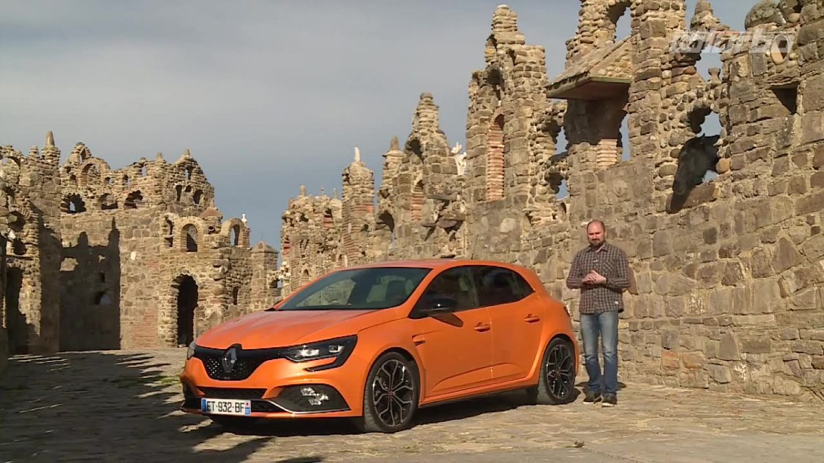 Renault Megane R.S.
Dzięki możliwości zmian trybu pracy silnika kierowca może poczuć się niczym rajdowiec. Od wersji normalnej RS różni się szerokością oraz centralnie umieszczonym dużym wydechem.
Fot. TVN Turbo/x-news Renault Megane R.S.
Dzięki możliwości zmian trybu pracy silnika kierowca może poczuć się niczym rajdowiec. Od wersji normalnej RS różni się szerokością oraz centralnie umieszczonym dużym wydechem.
Fot. TVN Turbo/x-news