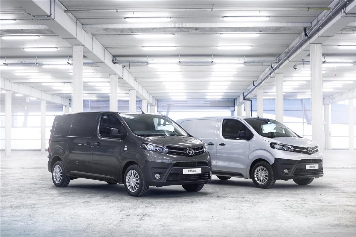 Toyota Proace Van
Toyota Proace Van jest dostępna w trzech rozmiarach nadwozia, z dwoma długościami rozstawu osi oraz w dwóch wersjach wyposażenia.
Fot. Toyota Toyota Proace Van
Toyota Proace Van jest dostępna w trzech rozmiarach nadwozia, z dwoma długościami rozstawu osi oraz w dwóch wersjach wyposażenia.
Fot. Toyota