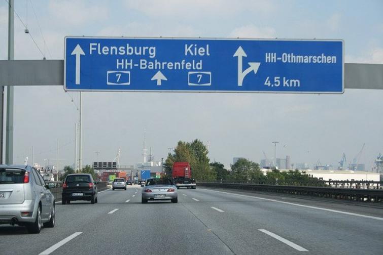 Niemieckie autostrady będą płatne, ale tańsze od polskich?