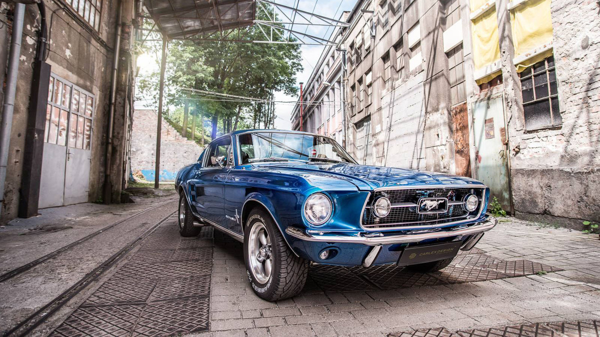 Ford Mustang
Firma podkreśla, że chciała stworzyć projekt, w którym będzie przenikać się „nowoczesny i klasyczny design". Do wykończenia wnętrza auta użyta została m.in. czarna skóra, aluminium oraz włókno węglowe.
Fot. Carlex Design Ford Mustang
Firma podkreśla, że chciała stworzyć projekt, w którym będzie przenikać się „nowoczesny i klasyczny design". Do wykończenia wnętrza auta użyta została m.in. czarna skóra, aluminium oraz włókno węglowe.
Fot. Carlex Design