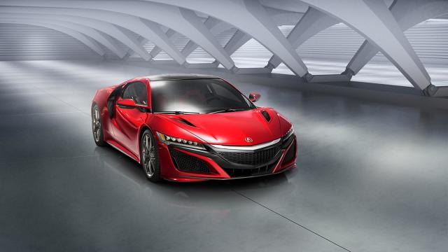Nowa Honda NSX pojawi się w amerykańskich salonach sprzedaży w 2016 roku. Za pojazd trzeba będzie zapłacić minimum 620 tys. zl. Przypomnijmy, że pierwsza generacja auta produkowana była w latach 1990-2005 / Fot. Honda Nowa Honda NSX pojawi się w amerykańskich salonach sprzedaży w 2016 roku. Za pojazd trzeba będzie zapłacić minimum 620 tys. zl. Przypomnijmy, że pierwsza generacja auta produkowana była w latach 1990-2005 / Fot. Honda