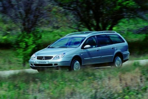 Fot. Citroen: Citroen C5 kombi ma porównywalną z Fordem Mondeo wielkość kabiny pasażerskiej. Fot. Citroen: Citroen C5 kombi ma porównywalną z Fordem Mondeo wielkość kabiny pasażerskiej.