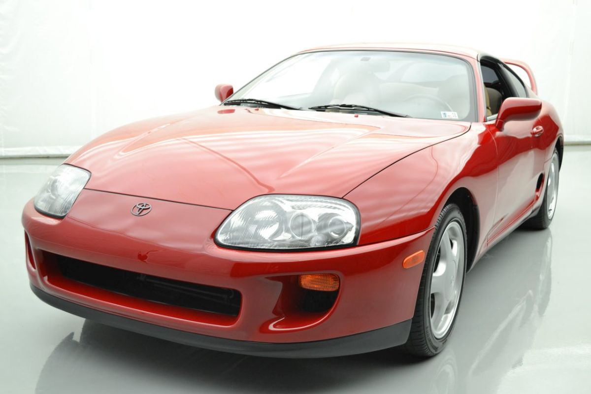 Toyota Supra
Silnik rozwija moc 330 KM i osiąga maksymalny moment obrotowy 427 Nm. Samochód porusza się na 17-calowych aluminiowych felgach z oponami Bridgestone Potenza. W standardowym wyposażeniu znajdziemy wentylowane hamulce tarczowe przy 4 kołach, ABS i zawieszenie dwuwahaczowe.
Fot. materiały prasowe BringATrailer Toyota Supra
Silnik rozwija moc 330 KM i osiąga maksymalny moment obrotowy 427 Nm. Samochód porusza się na 17-calowych aluminiowych felgach z oponami Bridgestone Potenza. W standardowym wyposażeniu znajdziemy wentylowane hamulce tarczowe przy 4 kołach, ABS i zawieszenie dwuwahaczowe.
Fot. materiały prasowe BringATrailer