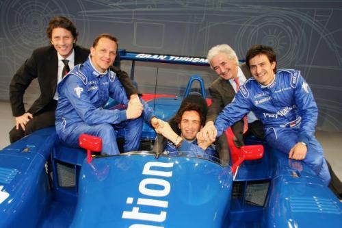 Fot. Audi: Od lewej - Patrice Franke, dyrektor Audi France, Jean-Marc Gounon, Franck Montagny, Stéphane Ortelli i szef zespołu PlayStation Team ORECA Hugues de Chaunac. Fot. Audi: Od lewej - Patrice Franke, dyrektor Audi France, Jean-Marc Gounon, Franck Montagny, Stéphane Ortelli i szef zespołu PlayStation Team ORECA Hugues de Chaunac.