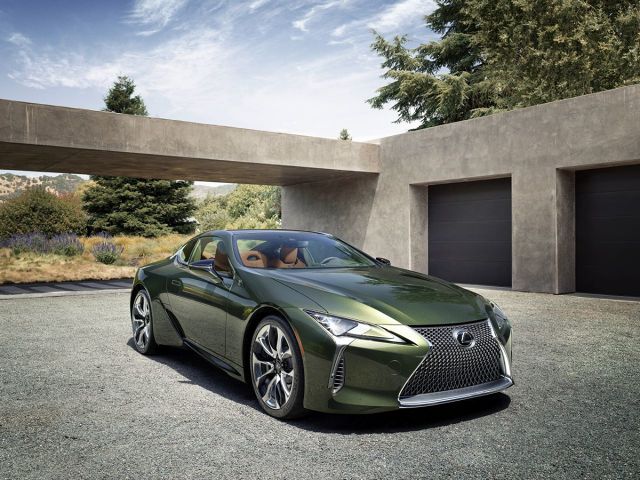 Lexus LC2020
Do wyboru jest model LC 500 z 5-litrowym silnikiem benzynowym V8 i 10-biegową automatyczną skrzynią Direct Shift oraz samoładująca się hybryda LC 500h z pierwszym na świecie, czterostopniowym systemem Multi Stage Hybrid, składającym się z 3,5-litrowego silnika benzynowego V6, połączonego z silnikiem elektrycznym.
Fot. Lexus Lexus LC2020
Do wyboru jest model LC 500 z 5-litrowym silnikiem benzynowym V8 i 10-biegową automatyczną skrzynią Direct Shift oraz samoładująca się hybryda LC 500h z pierwszym na świecie, czterostopniowym systemem Multi Stage Hybrid, składającym się z 3,5-litrowego silnika benzynowego V6, połączonego z silnikiem elektrycznym.
Fot. Lexus