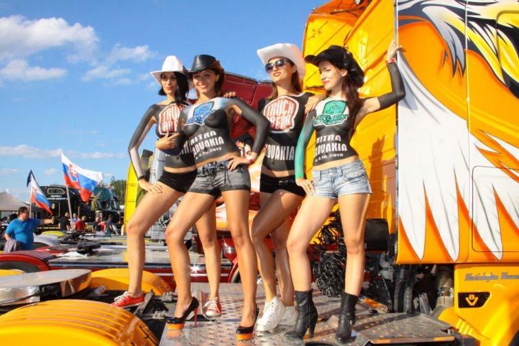 Piękne dziewczyny na zlocie Master Truck 2013 Piękne dziewczyny na zlocie Master Truck 2013