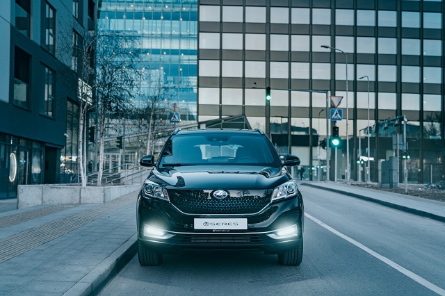 Rynek pojazdów elektrycznych w Polsce bez wątpienia się rozwija, czemu dowodzi marka SERES, wkraczając z ofertą samochodów elektrycznych. Dzięki firmie Busnex, która jest autoryzowanym przedstawiciele SERES i Yutong w Polsce i krajach bałtyckich, samochody dostępne będą na naszym rynku już od 7 września 2021 r.
Fot. SERES Rynek pojazdów elektrycznych w Polsce bez wątpienia się rozwija, czemu dowodzi marka SERES, wkraczając z ofertą samochodów elektrycznych. Dzięki firmie Busnex, która jest autoryzowanym przedstawiciele SERES i Yutong w Polsce i krajach bałtyckich, samochody dostępne będą na naszym rynku już od 7 września 2021 r.
Fot. SERES