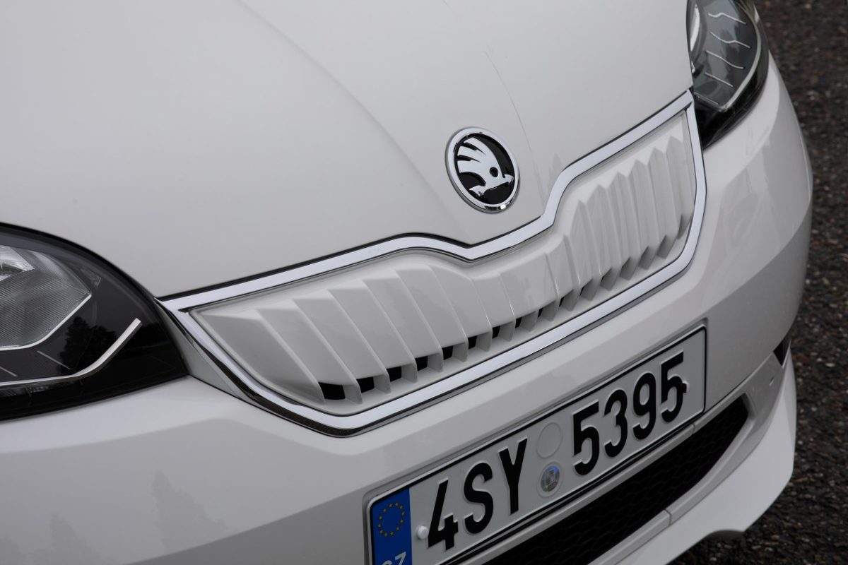 Skoda CITIGOe iV
Na rynku pojawia się coraz więcej aut elektrycznych. Ta oferta dotyczy nie tylko kategorii dużych samochodów. Są już także małe elektryczne auta do miasta. Przykładem jest Skoda CITIGOe iV.
Fot. Skoda Skoda CITIGOe iV
Na rynku pojawia się coraz więcej aut elektrycznych. Ta oferta dotyczy nie tylko kategorii dużych samochodów. Są już także małe elektryczne auta do miasta. Przykładem jest Skoda CITIGOe iV.
Fot. Skoda