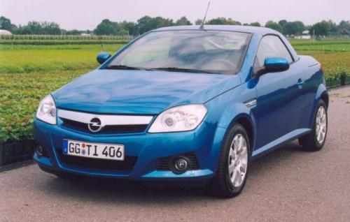 Fot. Z. Podbielski: Opel Corsa Twin Top dołącza do segmentu pojazdów z nadwoziem coupe-kabriolet. Fot. Z. Podbielski: Opel Corsa Twin Top dołącza do segmentu pojazdów z nadwoziem coupe-kabriolet.