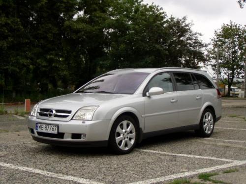 Opel Vectra Kombi to pojazd o obszernym wnętrzu i sporym bagażniku. Opel Vectra Kombi to pojazd o obszernym wnętrzu i sporym bagażniku.