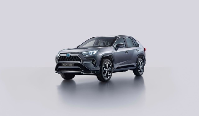 Toyota RAV4 Plug-in Hybrid
W 2020 roku gama modelowa Toyoty RAV4 zostanie wzbogacona o nową wersję – RAV4 Plug-in Hybrid. Będzie to najmocniejsza i najbardziej oszczędna odsłona w 25-letniej historii tego modelu.
Fot. Toyota Toyota RAV4 Plug-in Hybrid
W 2020 roku gama modelowa Toyoty RAV4 zostanie wzbogacona o nową wersję – RAV4 Plug-in Hybrid. Będzie to najmocniejsza i najbardziej oszczędna odsłona w 25-letniej historii tego modelu.
Fot. Toyota