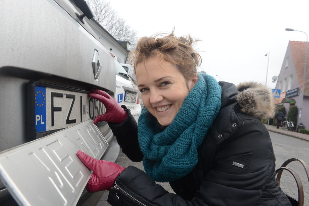 Jak podaje Instytut Badań Rynku Motoryzacyjnego SAMAR, z danych zawartych w bazie Centralnej Ewidencji Pojazdów i Kierowców wynika, że liczba zarejestrowanych aut osobowych oraz dostawczych o DMC do 3,5t spadła w grudniu 2020 roku w porównaniu do analogicznego miesiąca roku poprzedniego, była zaś wyższa w stosunku do poprzedniego miesiąca (listopada 2020 roku). Skumulowana liczba rejestracji w 2020 r. jest niższa od zanotowanej w 2019 roku.
Fot. Mariusz Kapała Jak podaje Instytut Badań Rynku Motoryzacyjnego SAMAR, z danych zawartych w bazie Centralnej Ewidencji Pojazdów i Kierowców wynika, że liczba zarejestrowanych aut osobowych oraz dostawczych o DMC do 3,5t spadła w grudniu 2020 roku w porównaniu do analogicznego miesiąca roku poprzedniego, była zaś wyższa w stosunku do poprzedniego miesiąca (listopada 2020 roku). Skumulowana liczba rejestracji w 2020 r. jest niższa od zanotowanej w 2019 roku.
Fot. Mariusz Kapała