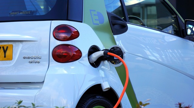 Samochód elektryczny. Jak rząd promuje auta na prąd?