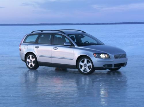 Fot. Volvo: Volvo V50 jest krótszym autem od Renaulta Laguny Grandtour. Pojazd szwedzki ma też krótszy rozstaw osi. Fot. Volvo: Volvo V50 jest krótszym autem od Renaulta Laguny Grandtour. Pojazd szwedzki ma też krótszy rozstaw osi.