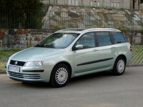 Fot. R. Polit: Fiat Stilo Multi Wagon to spory samochód o długości 4,5 m z przestronnym wnętrzem i sporym bagażnikiem. Fot. R. Polit: Fiat Stilo Multi Wagon to spory samochód o długości 4,5 m z przestronnym wnętrzem i sporym bagażnikiem.