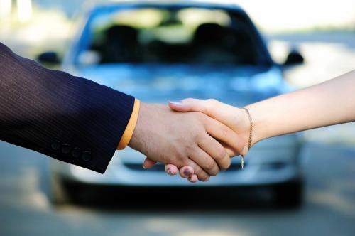 Jak podaje Instytut Badań Rynku Motoryzacyjnego SAMAR, w 2015 roku Polacy zarejestrowali w sumie 352 518 samochodów osobowych. To o 8,09% więcej w stosunku do poprzedniego roku (+26 389 szt.).
Fot. Shutterstock Jak podaje Instytut Badań Rynku Motoryzacyjnego SAMAR, w 2015 roku Polacy zarejestrowali w sumie 352 518 samochodów osobowych. To o 8,09% więcej w stosunku do poprzedniego roku (+26 389 szt.).
Fot. Shutterstock
