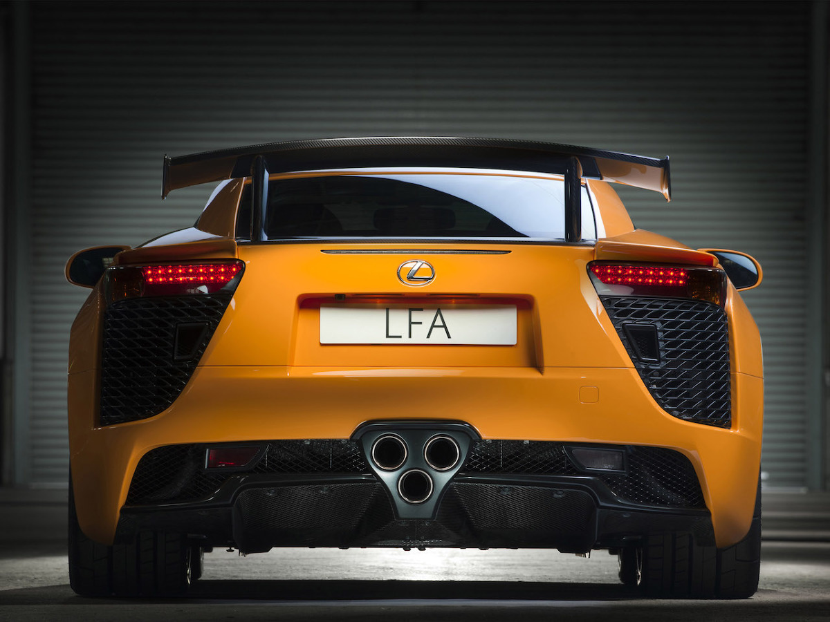 Lexus LFA
Dobry samochód sportowy musi być dopracowany w każdym calu - od przednich wlotów powietrza aż po końcówki wydechu. A producenci robią wszystko, by nawet te ostanie były w ich samochodach niepowtarzalne.
Fot. Lexus Lexus LFA
Dobry samochód sportowy musi być dopracowany w każdym calu - od przednich wlotów powietrza aż po końcówki wydechu. A producenci robią wszystko, by nawet te ostanie były w ich samochodach niepowtarzalne.
Fot. Lexus