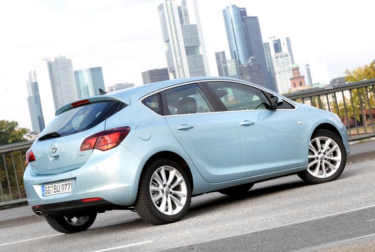 Nowy Opel Astra - dwa tysiące aut może mieć wadę fabryczną Nowy Opel Astra - dwa tysiące aut może mieć wadę fabryczną