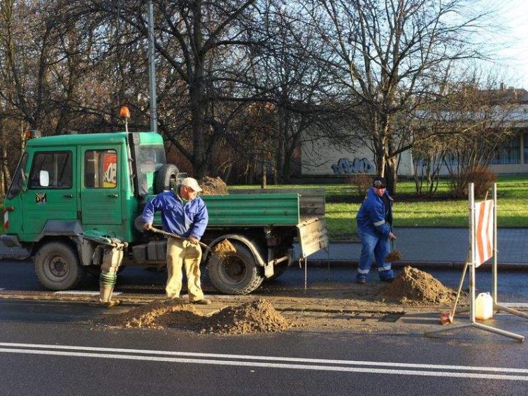 Grodzka - awaria wodociągu. Były utrudnienia w ruchu Grodzka - awaria wodociągu. Były utrudnienia w ruchu