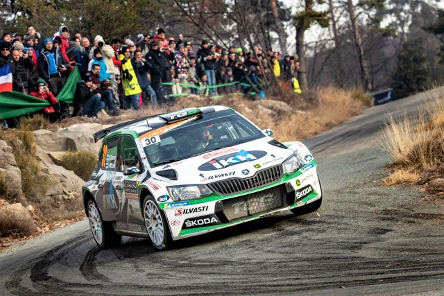 Najstarszy rajd na świecie już tradycyjnie rozpoczyna Rajdowe Samochodowe Mistrzostwa Świata (WRC). Zarówno 88. Edycja alpejskiego klasyka, jak i cały sezon zapowiadają się niezwykle interesująco za sprawą sporych zmian w składach zespołów fabrycznych.
Fot. materiały prasowe Rajdu Monte Carlo Najstarszy rajd na świecie już tradycyjnie rozpoczyna Rajdowe Samochodowe Mistrzostwa Świata (WRC). Zarówno 88. Edycja alpejskiego klasyka, jak i cały sezon zapowiadają się niezwykle interesująco za sprawą sporych zmian w składach zespołów fabrycznych.
Fot. materiały prasowe Rajdu Monte Carlo