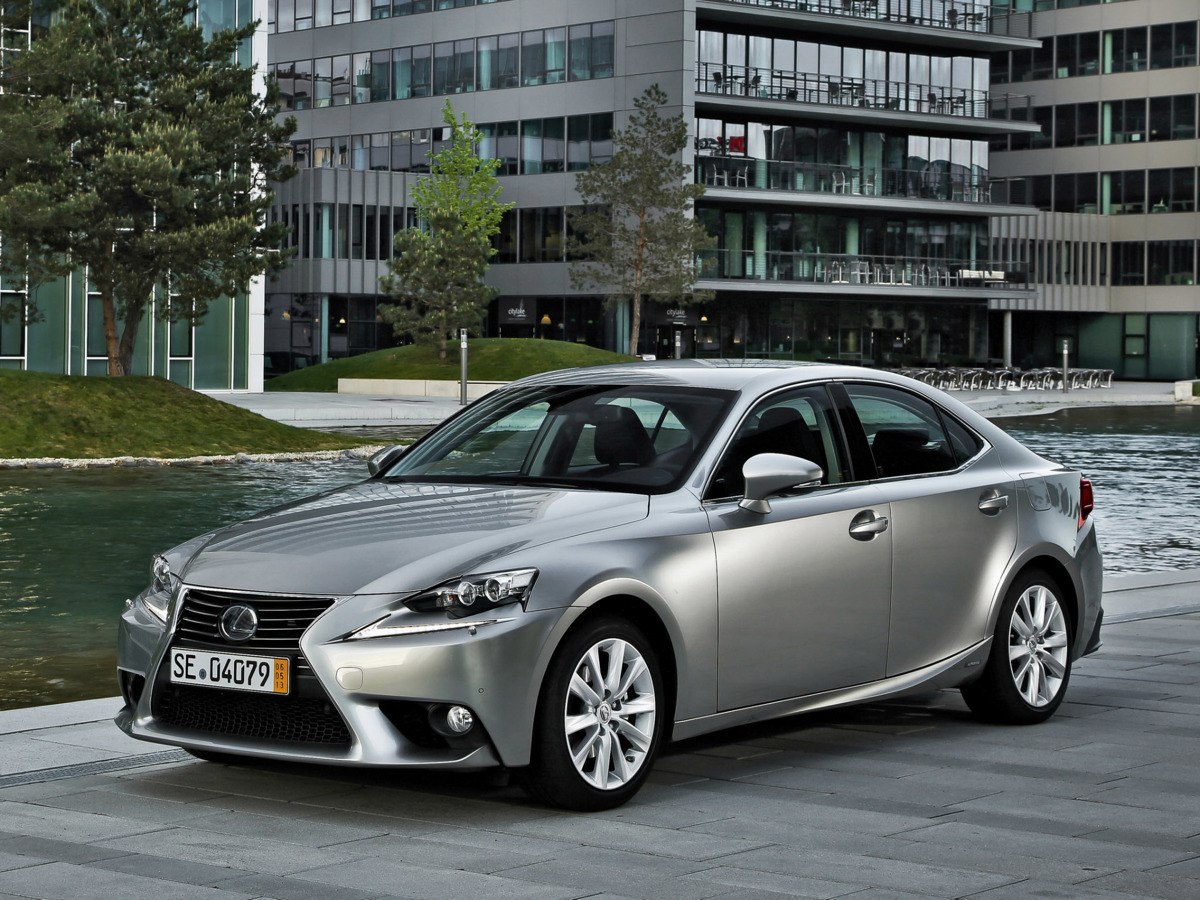 Lexus IS 300 h
Obecna, trzecia generacja – to nowa era dla tego modelu: z napędem Lexus Hybrid Drive wprowadzonym w 2013r, IS 300h jest jednym z najczęściej wybieranych przez Europejskich klientów Lexusa, stanowiąc 90% ogólnej sprzedaży Lexusa IS.
Fot. Lexus Lexus IS 300 h
Obecna, trzecia generacja – to nowa era dla tego modelu: z napędem Lexus Hybrid Drive wprowadzonym w 2013r, IS 300h jest jednym z najczęściej wybieranych przez Europejskich klientów Lexusa, stanowiąc 90% ogólnej sprzedaży Lexusa IS.
Fot. Lexus