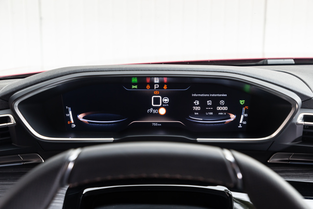 Gdy w marcu na salonie samochodowym w Genewie Peugeot pokazał nową odsłonę modelu 508, świat dziennikarski nie szczędził pochwał za design flagowej limuzyny francuskiej marki. Teraz przyszedł czas, by z salonu wyjechać na ulice i sprawdzić, co auto realnie ma do zaoferowania przyszłym nabywcom.
Fot. Peugeot Gdy w marcu na salonie samochodowym w Genewie Peugeot pokazał nową odsłonę modelu 508, świat dziennikarski nie szczędził pochwał za design flagowej limuzyny francuskiej marki. Teraz przyszedł czas, by z salonu wyjechać na ulice i sprawdzić, co auto realnie ma do zaoferowania przyszłym nabywcom.
Fot. Peugeot