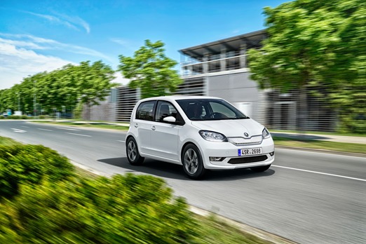 Skoda CITIGOe iV.
Pojazd został wyposażony w silnik elektryczny o mocy 61 kW oraz akumulator litowo-jonowy o pojemności 36,8 kWh, zapewniający zasięg do 260 km.
Fot. Skoda Skoda CITIGOe iV.
Pojazd został wyposażony w silnik elektryczny o mocy 61 kW oraz akumulator litowo-jonowy o pojemności 36,8 kWh, zapewniający zasięg do 260 km.
Fot. Skoda