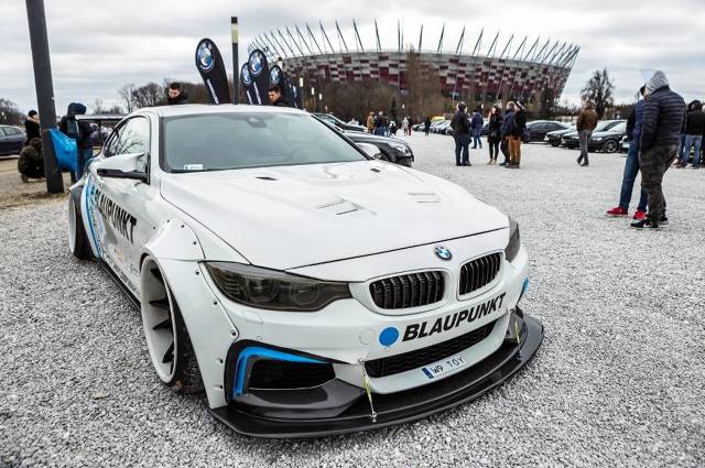 Open Spot 2017 BMW. Takie cacka mogliśmy oglądać na błoniach Narodowego
Na błoniach Narodowego pojawiły się dziesiątki stylowych samochodów BMW. Miłośnicy marki pokazali swoje wersje kultowych "beemek", tuningowane egzemplarze oraz klasyczne modele sprzed lat.
Fot. Szymon Starnawski Open Spot 2017 BMW. Takie cacka mogliśmy oglądać na błoniach Narodowego
Na błoniach Narodowego pojawiły się dziesiątki stylowych samochodów BMW. Miłośnicy marki pokazali swoje wersje kultowych "beemek", tuningowane egzemplarze oraz klasyczne modele sprzed lat.
Fot. Szymon Starnawski