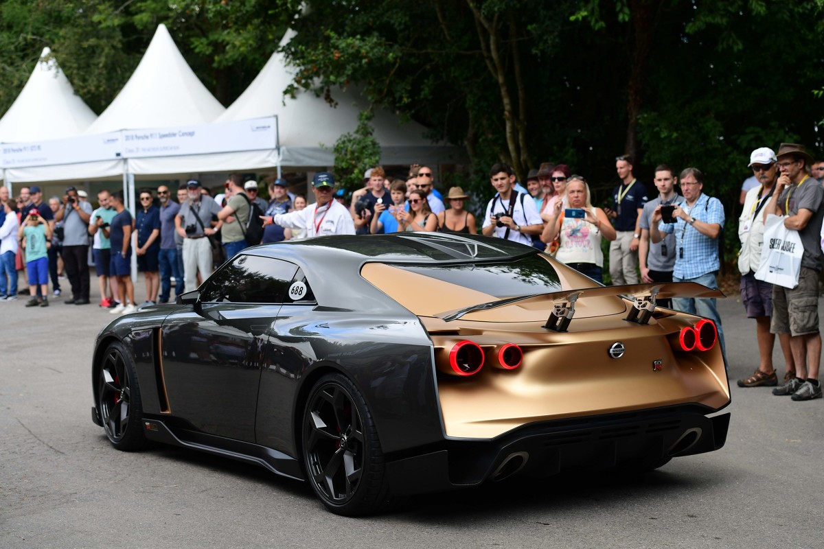 Nissan GT-R50 by Italdesign
Nissan GT-R50 by Italdesign powstał na bazie najnowszego Nissana GT‑R NISMO. Za jego napęd odpowiada silnik V6 VR38DETT o pojemności 3,8 litra. Jednostka po zmianach oferuje 720 KM mocy i 780 Nm momentu obrotowego.
Fot. Nissan Nissan GT-R50 by Italdesign
Nissan GT-R50 by Italdesign powstał na bazie najnowszego Nissana GT‑R NISMO. Za jego napęd odpowiada silnik V6 VR38DETT o pojemności 3,8 litra. Jednostka po zmianach oferuje 720 KM mocy i 780 Nm momentu obrotowego.
Fot. Nissan