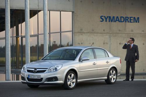 Fot. Opel: Opel Vectra z nadwoziem sedan to udane auto klasy średniej. Design nadwozia ma sugerować nowoczesność. Fot. Opel: Opel Vectra z nadwoziem sedan to udane auto klasy średniej. Design nadwozia ma sugerować nowoczesność.