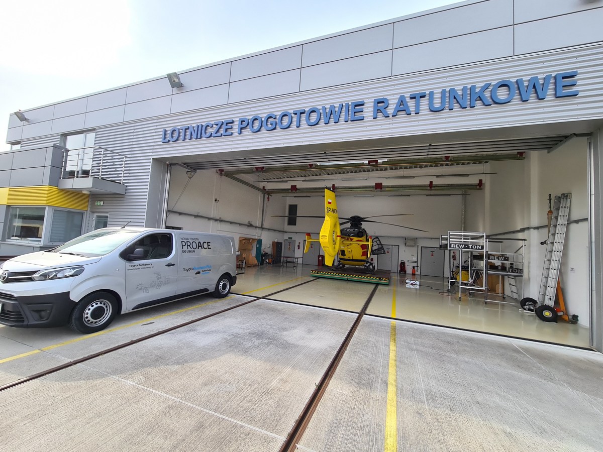 Koronawirus w Polsce. Samochody Toyoty dostarczą sprzęt do