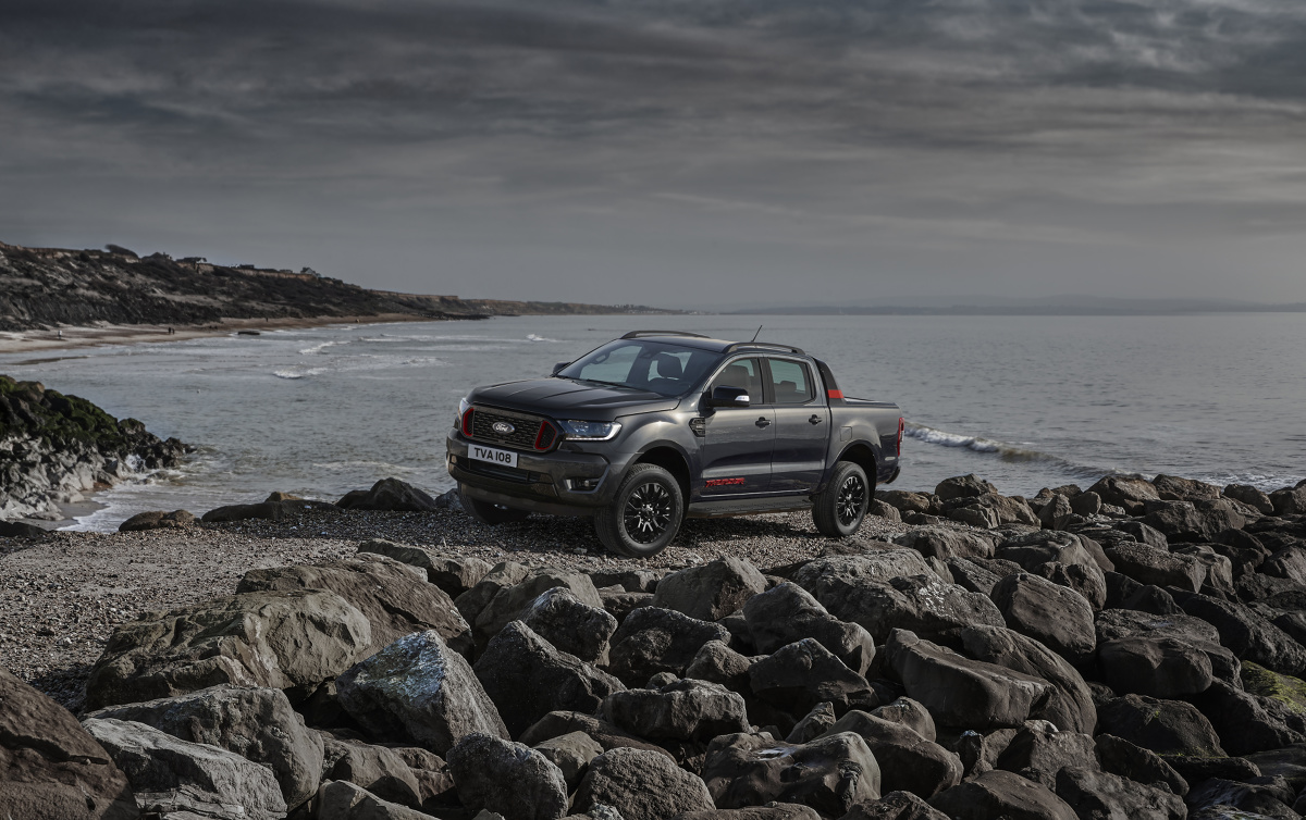 Ford Ranger Thunder
Nowa, ekskluzywna wersja najpopularniejszego pick-upa w Europie – Ford Ranger Thunder prezentuje „piorunującą” stylistykę i bogate wyposażenie.
Fot. Ford Ford Ranger Thunder
Nowa, ekskluzywna wersja najpopularniejszego pick-upa w Europie – Ford Ranger Thunder prezentuje „piorunującą” stylistykę i bogate wyposażenie.
Fot. Ford