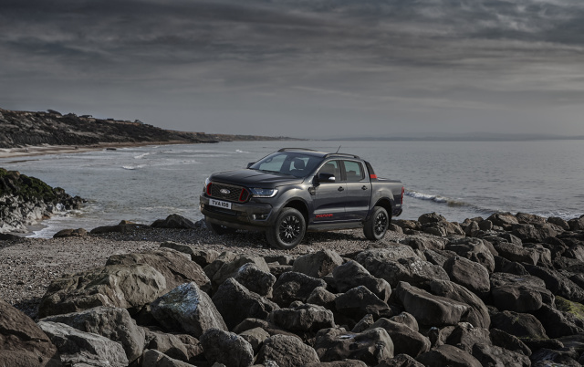 Ford Ranger Thunder
Nowa, ekskluzywna wersja najpopularniejszego pick-upa w Europie – Ford Ranger Thunder prezentuje „piorunującą” stylistykę i bogate wyposażenie.
Fot. Ford Ford Ranger Thunder
Nowa, ekskluzywna wersja najpopularniejszego pick-upa w Europie – Ford Ranger Thunder prezentuje „piorunującą” stylistykę i bogate wyposażenie.
Fot. Ford