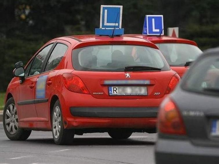 - Połamię ci nogi - groził furiat egzaminatorowi - Połamię ci nogi - groził furiat egzaminatorowi