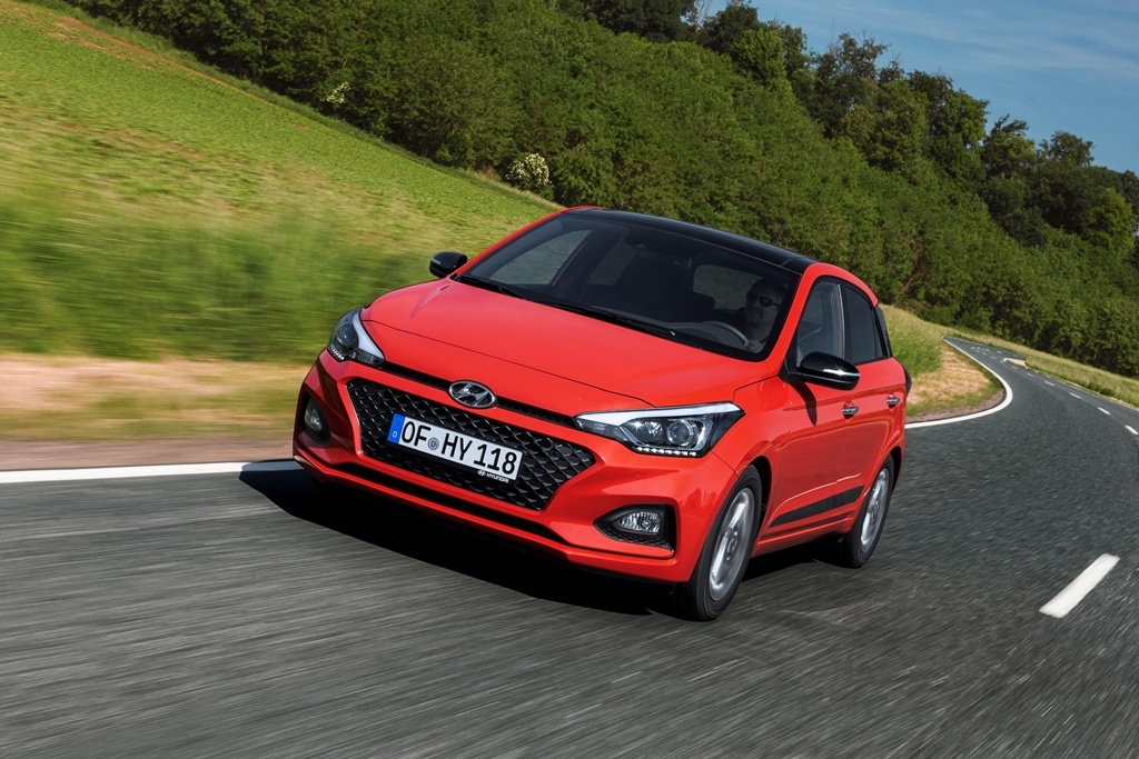 Hyundai i20
Gama jednostek napędowych nowego i20 składa się dwóch silników benzynowych. Klienci mogą wybierać między wolnossącym silnikiem o pojemności 1.2 l o mocy 75 KM lub 84 KM oraz turbodoładowanym silnikiem o pojemności 1.0 l o mocy 100 KM, dostępnym z manualną lub 7-biegową, dwusprzęgłową skrzynią biegów (7DCT).
Fot. Hyundai Hyundai i20
Gama jednostek napędowych nowego i20 składa się dwóch silników benzynowych. Klienci mogą wybierać między wolnossącym silnikiem o pojemności 1.2 l o mocy 75 KM lub 84 KM oraz turbodoładowanym silnikiem o pojemności 1.0 l o mocy 100 KM, dostępnym z manualną lub 7-biegową, dwusprzęgłową skrzynią biegów (7DCT).
Fot. Hyundai